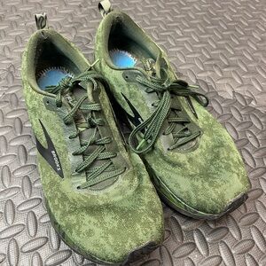 Brooks Men's Revel 4 Green Running Shoes size 11